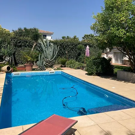 Lumineux 2 Adultes Et 1enfant * Lunel (Herault)